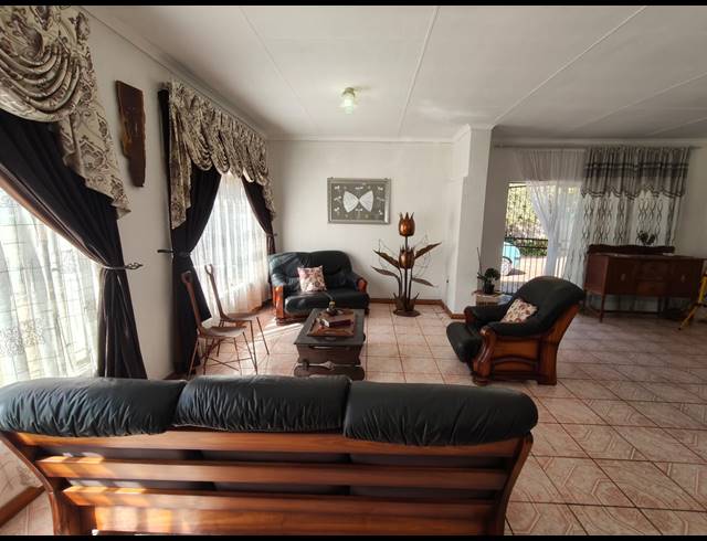 3 BEDROOM HOUSE TO LET IN KOOKRUS